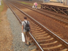 Мужчина, которого в Воронеже переехал поезд, сидел пьяный на рельсах и не реагировал на сигналы