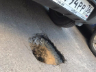 Автомобилисты пожаловались на глубокую яму в асфальте в центре Воронежа