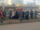 Воронежцев, выстроившихся в очередь к киоску «Спортлото», назвали лохами