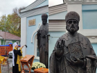 Митрополит Леонтий освятил новый памятник в воронежском храме