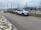 Три авто указали велосипедистам, кто хозяин на Придаченской дамбе в Воронеже