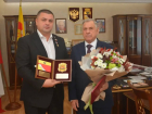 Председатель Воронежской городской Думы, Герой России Андрей Дьяченко поздравил с юбилеем Героя Труда Российской Федерации Анатолия Свиридова