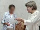 Многодетная мама без документов впервые получила свидетельство о своем рождении в Воронежской области