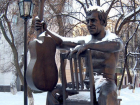 Воронежец хочет нарядить памятник Владимира Высоцкого в свитер