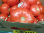 В Воронеже начали продавать со скидкой гнилые и облепленные мошками помидоры