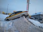Ныряющее такси в сугроб заметили на левом берегу Воронежа