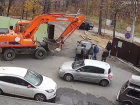 Заточение чужой машины в Ботанический сад попало на видео в Воронеже