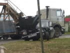 В Воронеже грузовик превратил легковушку в груду металла