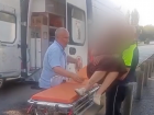 Инспектор ДПС на руках донес девушку до скорой в Воронеже