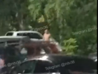 Полуголый мужчина устроил разгром чужих авто под Воронежем