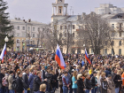 Четыре тысячи воронежцев вышли на акцию против терроризма на Советскую площадь