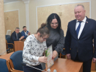 Сертификаты детям на акции «Елка желаний» выдали депутаты Воронежской гордумы