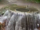 Зловонный фонтан фекалий вырвался из колодца рядом с мажорным парком Воронежа