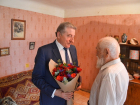 Сенатор Сергей Лукин поздравил со 100-летием ветерана Великой Отечественной  