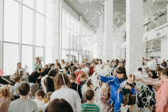 Трогательная атмосфера праздника ждет вас! Волшебные FRESH Ёлки для детей!