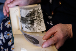 Воронежские волонтёры поздравили с 8 Марта женщину, пережившую блокаду Ленинграда