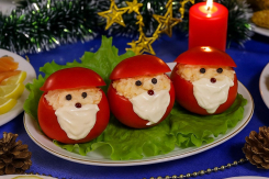 Что приготовить к Новому году: закуска из помидоров "Дед Мороз" 