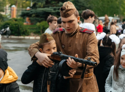 Солдатская каша, выставка оружия и особый гость «Захар Иваныч»