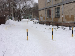 Автомобилистов лишили проезда у многоэтажки в Воронеже