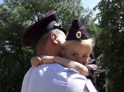 Воронежская полиция трогательно поздравила горожан с Днем семьи, любви и верности