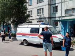 На крики женщины из воронежской многоэтажки съехались спасатели