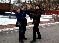 Драка Шамардина с веселым пешеходом в центре Воронежа попала на видео 