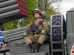 Военная мощь и политика переплелись на параде Победы-2021 в Воронеже