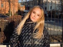 Солнечными снимками на фоне осеннего Воронежа поделилась гимнастка с мировым именем 