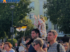 С имперским флагом встретила публика участников концерта «Русского лета» в Воронеже