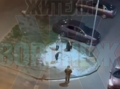 «Усрали половину района», – шарики пенопласта захватили двор в Воронеже