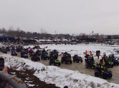 Мощный старт первого этапа Чемпионата России по автокроссу записали на видео в Воронеже