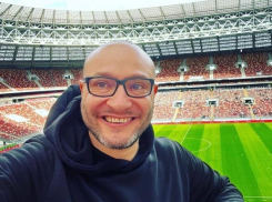 Футбольный комментатор о поле в Воронеже: «Специально, наверное, не стригли, чтобы мяч тормозил»