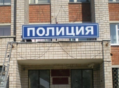 Под Воронежем возле банкомата парень напал на женщину с ребенком