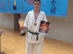 Выпускник скончался после массовой драки с рецидивистом из-за кальяна в Воронежской области