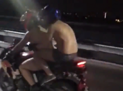 Полуголые байкеры прокатились по ночному Воронежу