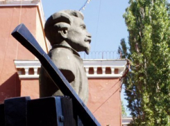 В этом году памятнику Пятницкому исполнится 25 лет