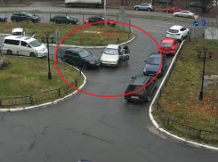  Таксист подло поступил с иномаркой и попал на видео в Воронеже  