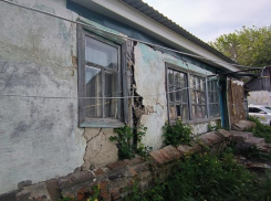 У жителей 120-летнего аварийного барака из воронежского села появилась надежда на переселение 