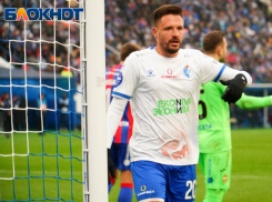 Воронежский «Факел» продлил контракт с Евгением Марковым 