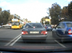 В Воронеже катер столкнулся с автобусом № 90