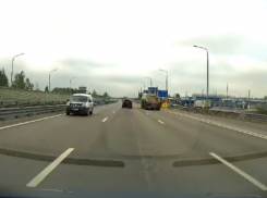 Фееричный «гонщик» замечен в неожиданном месте на воронежской трассе 