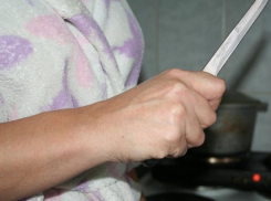 Жительница Воронежа поссорилась с гражданским супругом и ударила его ножом