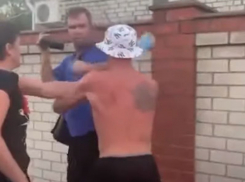 На видео попало избиение скандального воронежского блогера Алексея Шамардина