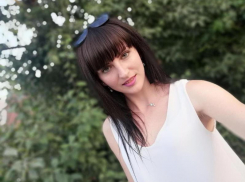 Родные таинственно выпавшей из окна девушки просят расследовать дело об убийстве 