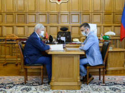 Превращающий центр Воронежа в парковку депутат-мажор Лукинов позарился на новый сквер 