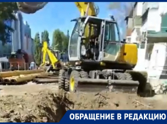 Опасные земляные работы сняли на видео у школы под Воронежем