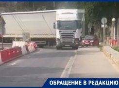 Ювелирную поездку фуры сняли на сложном участке дороги в Воронеже 
