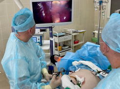 Воронежские хирурги достали три камня из желчного протока без единого разреза