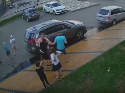 Избиение ребёнка мужчиной и женщиной попало на видео в Воронеже