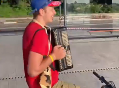 Необычного путешественника заметили на воронежской набережной 